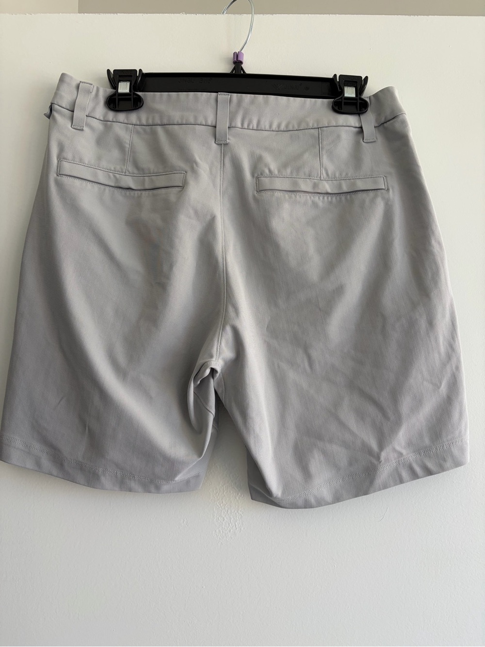 LULULEMON Men's Lightweight Gray Performance Shorts - Picture 2 of 3